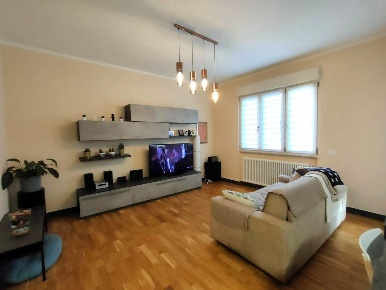 Foto Appartamento a Massa Marina di Massa Centro di 90 m² con 3 locali