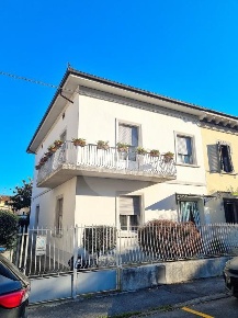 Foto Casa indipendente in Via Ciampi, Pistoia di 200 m² con 6 locali