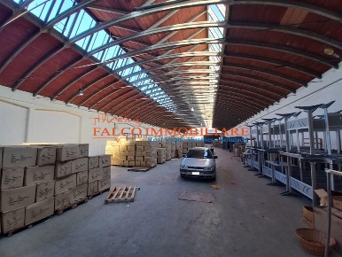 Foto Capannone industriale in via dante, Abbiategrasso di 1400 m²