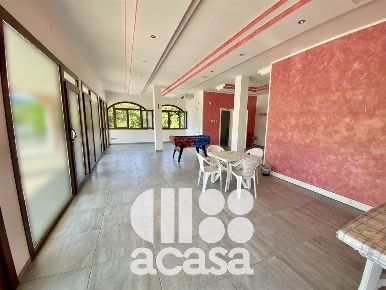 Foto Locale commerciale a Mercato Saraceno di 290 m² con 5 locali