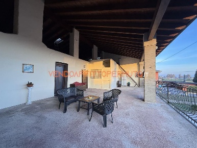 Foto Casa indipendente in VIA LEOPARDI, Pontoglio di 180 m² con 5 locali