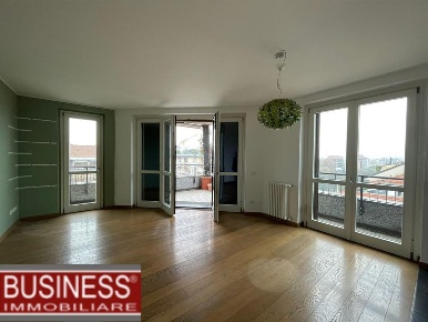 Foto Appartamento in Via Gerolamo Tiraboschi, Milano di 100 m² con 3 locali