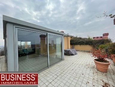 Foto Appartamento in Via Gerolamo Tiraboschi, Milano di 100 m² con 3 locali