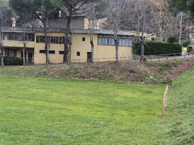 Foto Locale commerciale a Rufina di 1978 m² con 18 locali in vendita