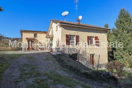 Foto Casa indipendente a Acqui Terme di 131 m² con 9 locali in vendita