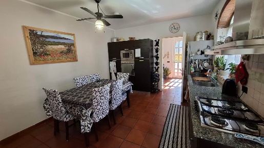 Foto Villa unifamiliare a Gossolengo Centro di 270 m² con 4 locali