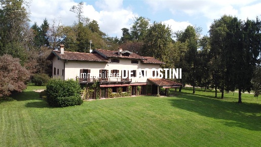 Foto Rustico a Borgo Ticino di 500 m² con 20 locali in vendita