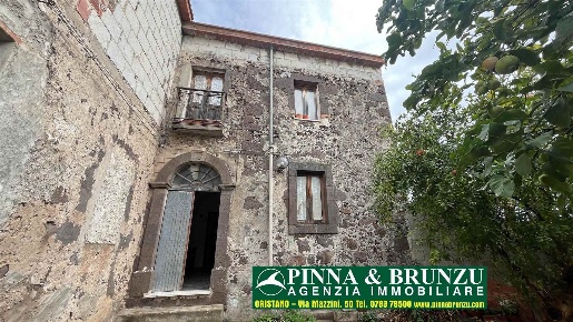 Foto Villa a schiera in Via Cavour 11, Seneghe di 180 m² con 6 locali