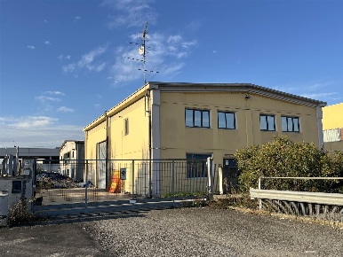 Foto Magazzino in Via Ettore Ara 32, Vercelli Porta Torino di 384 m²