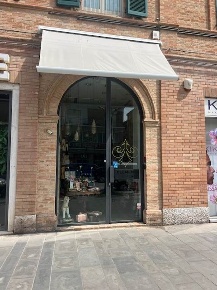 Foto Negozio a Civitanova Marche Centro di 90 m² con 3 locali in vendita