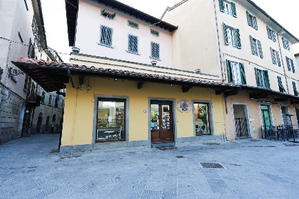 Foto Attività commerciale in piazza della sala, Pistoia Piazza della Sala