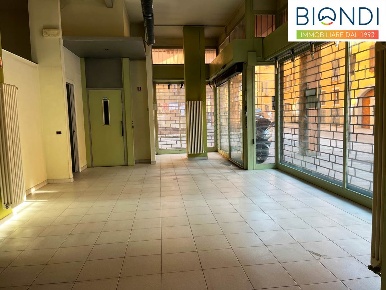 Foto Negozio a Nembro Centro di 190 m² con 1 locali in affitto