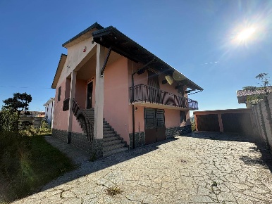 Foto Villa unifamiliare a Gambolò di 175 m² con 3 locali in vendita