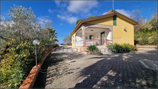 Foto Villa unifamiliare a Canicattì di 75 m² con 3 locali in vendita