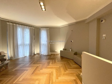 Foto Appartamento in Via Foscolo, Agrate Brianza Centro di 165 m²