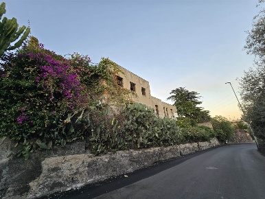 Foto Terreno edificabile a Aci Castello di 1350 m² in vendita