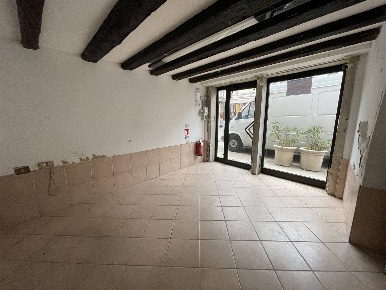 Foto Negozio a Chioggia Sottomarina di 12 m² con 1 locali in affitto