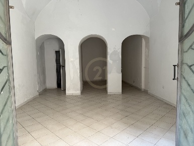 Foto Locale commerciale in Via Vittorio Emanuele II 145, Acireale di 43 m²