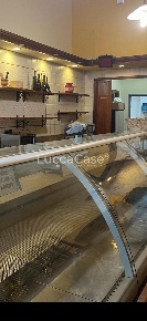 Foto Locale commerciale a Lucca Santissima Annunziata di 87 m² con 3 locali