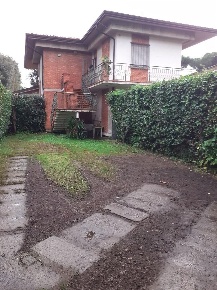 Foto Villa bifamiliare a Massa Ronchi - Poveromo di 180 m² con 6 locali