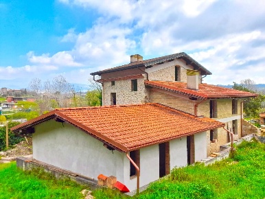 Foto Villa unifamiliare a Spigno Saturnia di 220 m² con 6 locali in vendita