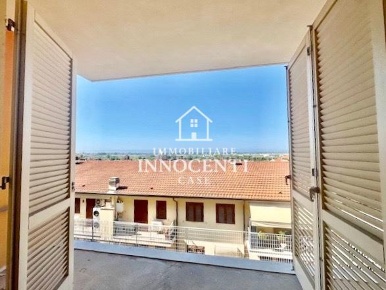 Foto Appartamento a Massa Zona Industriale di 130 m² con 5 locali