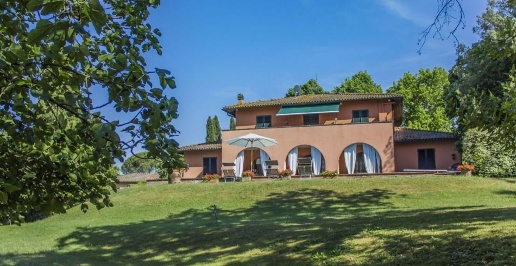 Foto Villa unifamiliare a Capannoli Centro di 700 m² con 22 locali