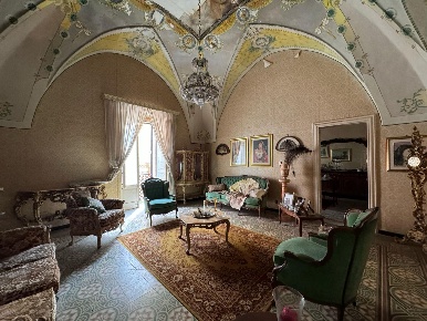 Foto Appartamento a San Pietro Vernotico Centro di 300 m² con 5 locali