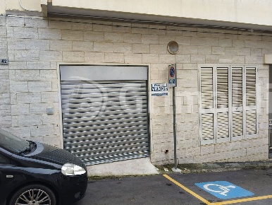 Foto Magazzino in Via libertÃ  42, Sannicola Centro di 220 m² con 1 locali