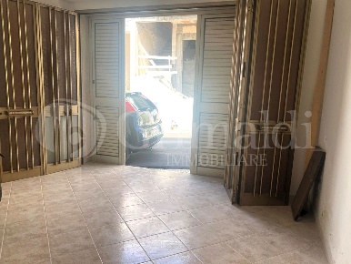 Foto Magazzino in Via libertÃ  42, Sannicola Centro di 220 m² con 1 locali
