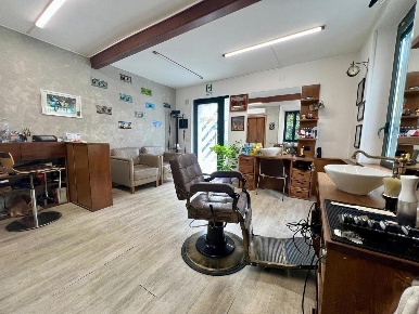 Foto Negozio in Via Sant'Alessandro 24, Mariano Comense Centro di 45 m²