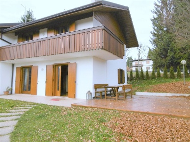 Foto Case indipendenti in Via Monte Zomo 8, Gallio Centro di 250 m²