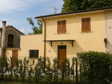 Foto Villa bifamiliare in Via Lombardia 56, Pietrasanta di 112 m²