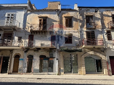 Foto Appartamento in Piazza Giuseppe Verdi, Partinico di 150 m² in vendita