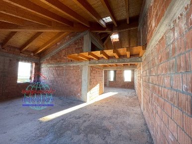 Foto Villa bifamiliare in Via Maestra Grande, Cento Frazioni Nord di 330 m²