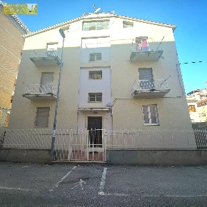 Foto Appartamento in Via Urbani, Teramo Centro di 81 m² con 4 locali