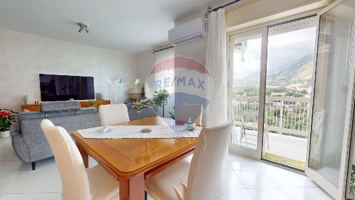 Foto Appartamento in Via Filippo Paruta, Palermo Calatafimi Alta di 132 m²