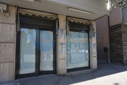 Foto Attività commerciale in Via Roma, Martinsicuro di 62 m² con 1 locali