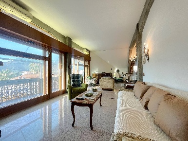 Foto Attico in Via Accame, Pietra Ligure Centro di 178 m² con 7 locali