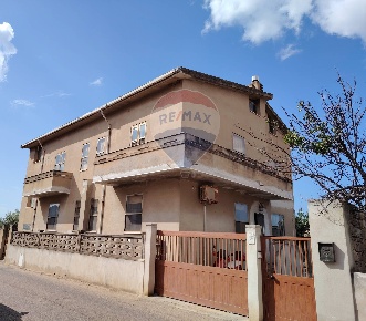 Foto Appartamento a Carbonia Centro di 230 m² con 6 locali in vendita