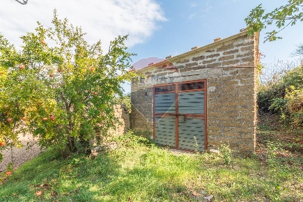 Foto Terreno agricolo a Ischia di Castro di 5205 m² in vendita