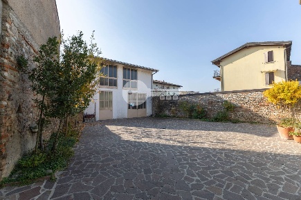 Foto Rustico in Via XXIV Maggio, Ghedi Centro di 180 m² con 3 locali
