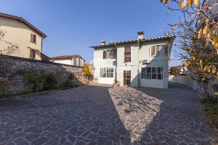 Foto Appartamento in Via XXIV Maggio, Ghedi Centro di 153 m² con 3 locali