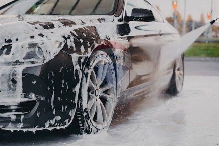 Foto Attività commerciale in via nazionale, Aci Castello Centro di 1800 m²