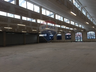 Foto Capannone industriale a Baranzate di 1600 m² in vendita