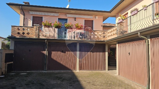 Foto Appartamento a Sannazzaro de' Burgondi Centro di 80 m² con 3 locali