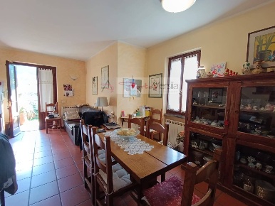 Foto Villa unifamiliare a Montignoso Capanne, Prato di 109 m² con 5 locali
