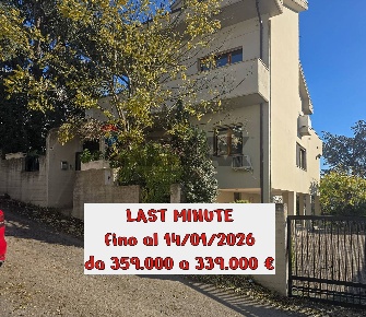 Foto Villa singola in Via Crisologo, Pescara di 280 m² con 12 locali