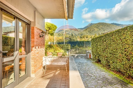 Foto Villa bifamiliare in via gusceri, Camaiore Camaiore Paese di 139 m²