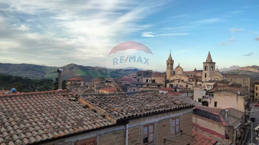 Foto Appartamento in VIA FONTE VECCHIA, Mezzojuso di 182 m² con 10 locali